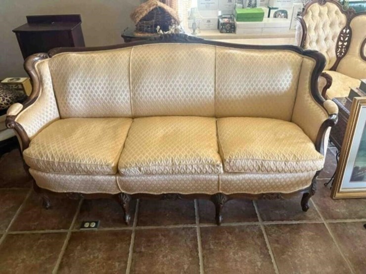 vintage-sofa-image-1