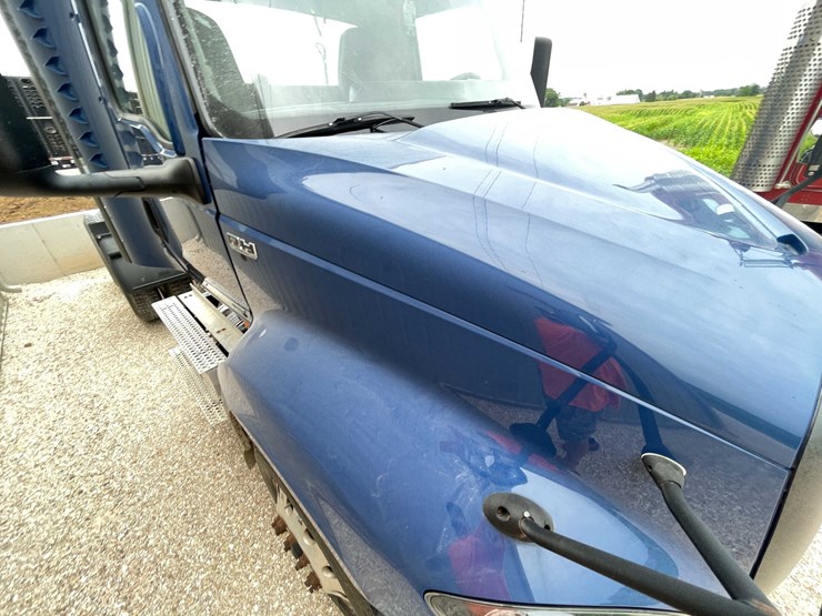 #108-•-2020-international-semi-tractor-(has-wi-title)-(denmark,-wi)-image-20