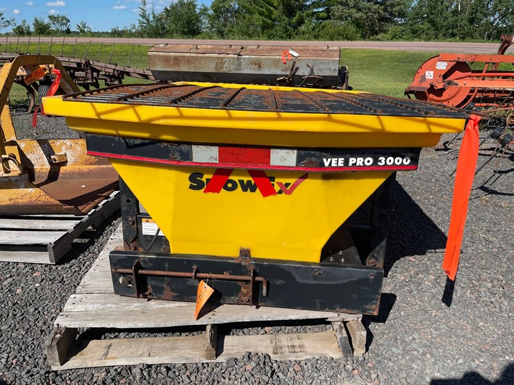 #637-•-snowex-vee-pro-3000-poly-hopper-(mason,-wi)-image-1