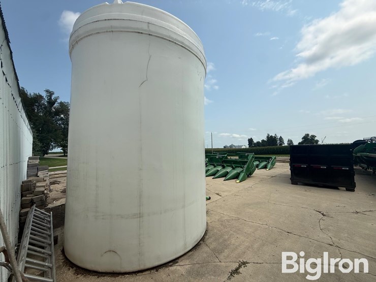 ace-roto-mold-7,000-gal-vertical-tank-image-5