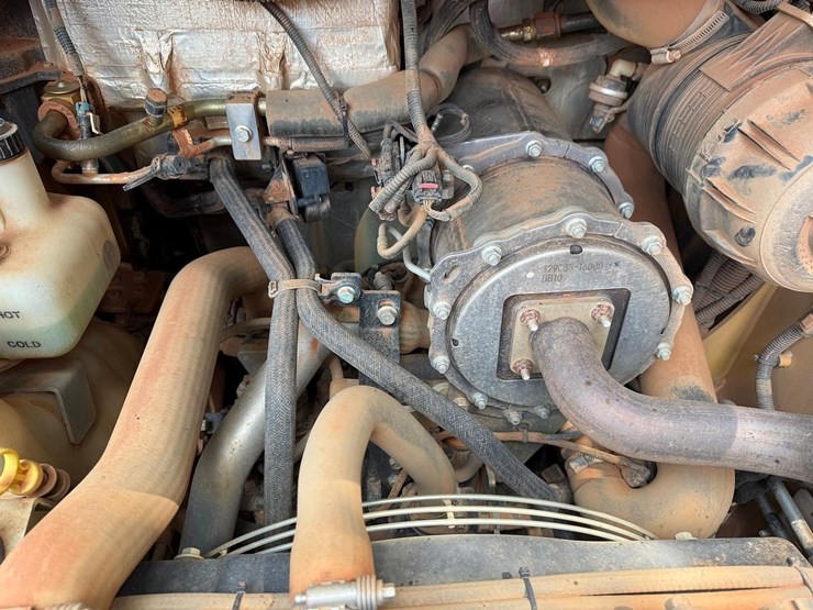 2021-deere-317g-image-15