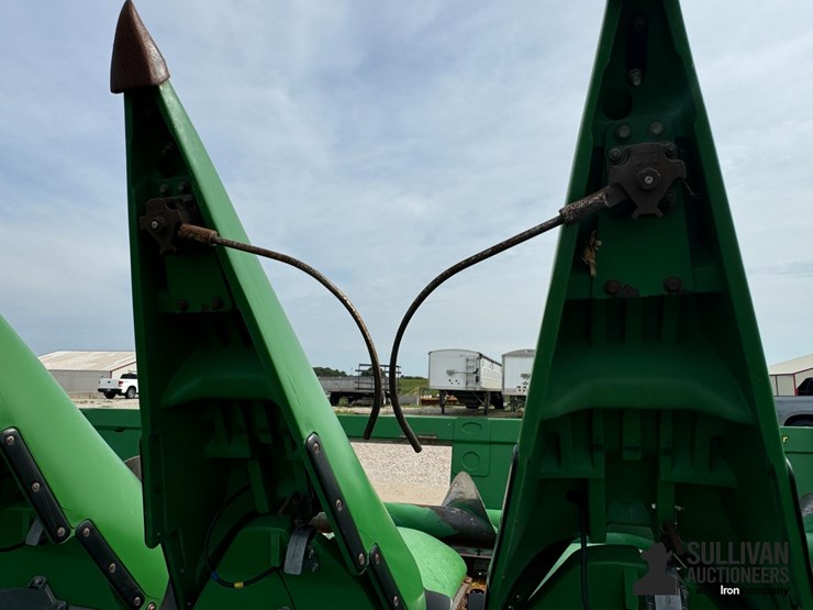 2014-john-deere-608c-stalkmaster-image-12