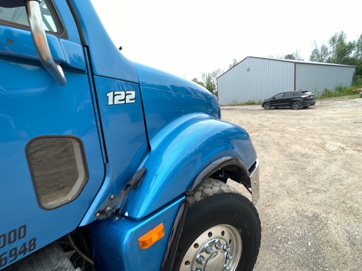 #141-•-2007-freightliner-cascadia-dump-truck-(has-wi-title)-(denmark,-wi)-image-51