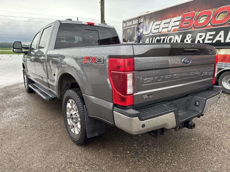 2021-ford-f250-lariat-image-2