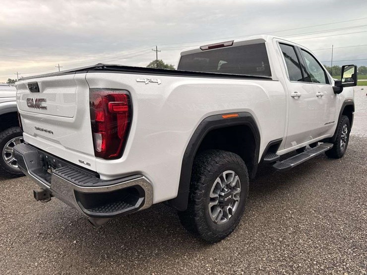 2022-gmc-sierra-2500-image-3