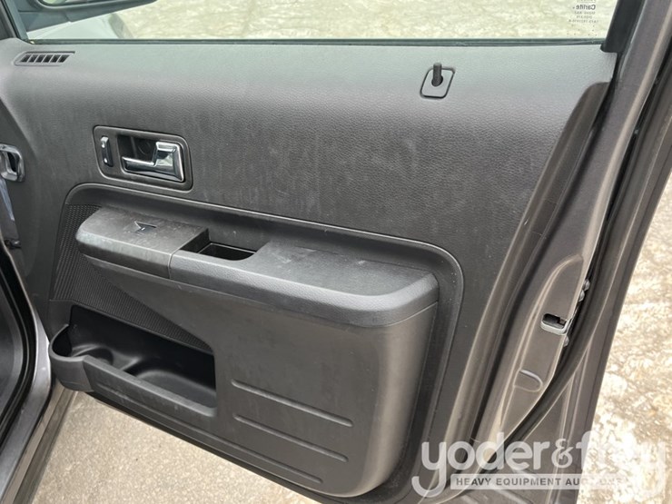 2010-ford-edge-image-38