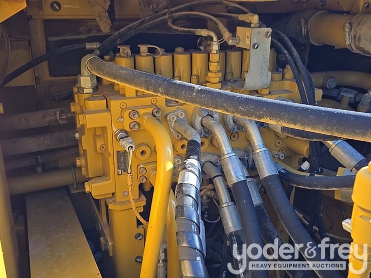 2019-caterpillar-336-image-45