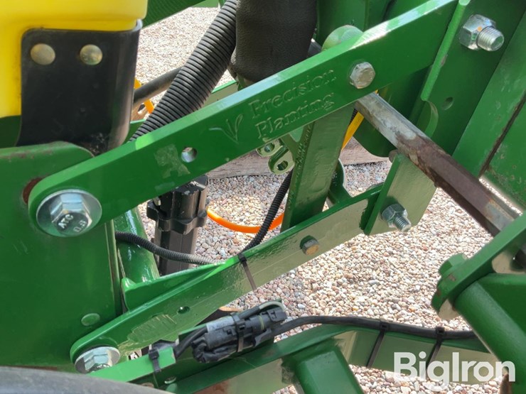 john-deere-1720-image-14