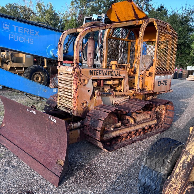 #2629 • INTERNATIONAL D-7E DOZER | FOR PARTS/REPAIRS