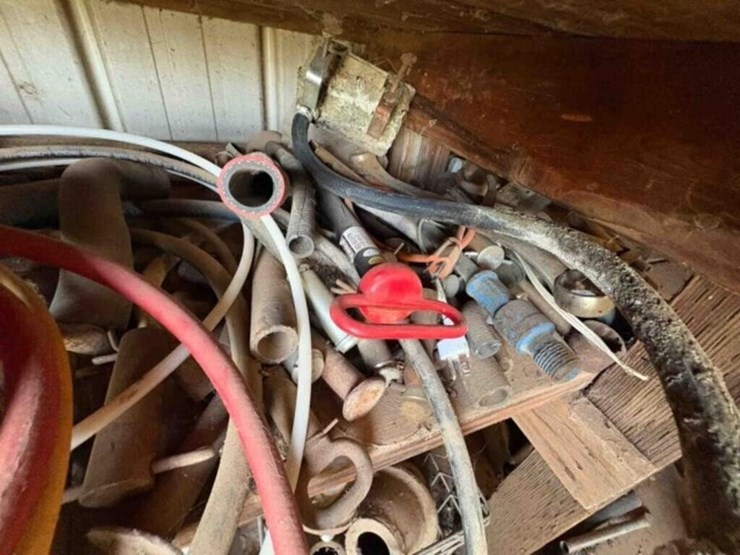 contents-of-northwest-wall-image-17
