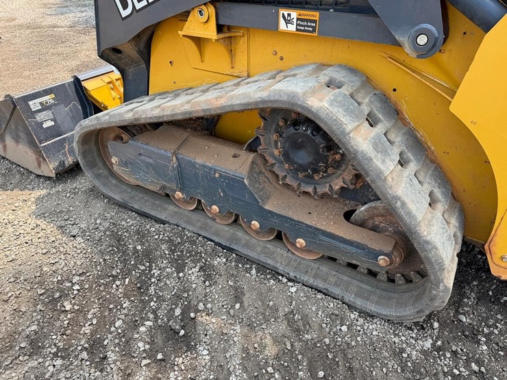 2021-deere-317g-image-16