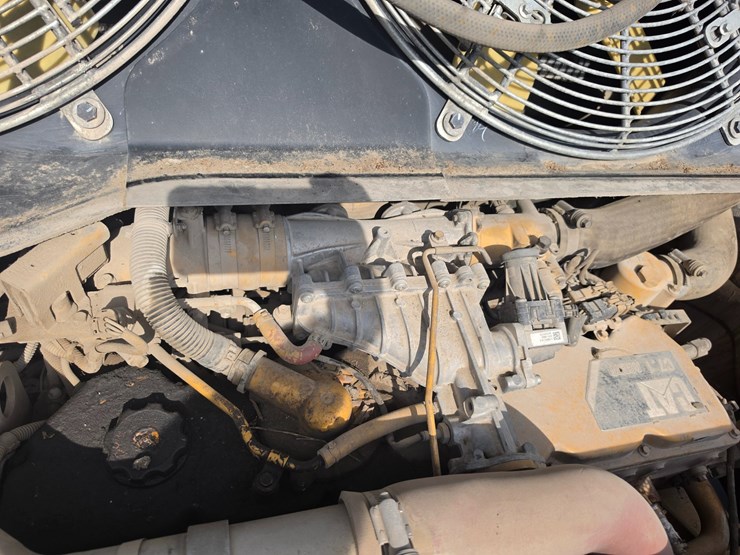 caterpillar-ap-1055f-image-10