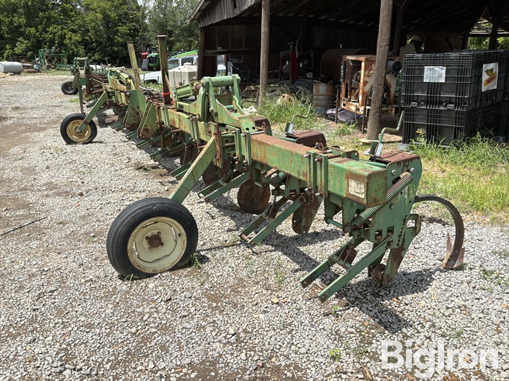 john-deere-885-image-1