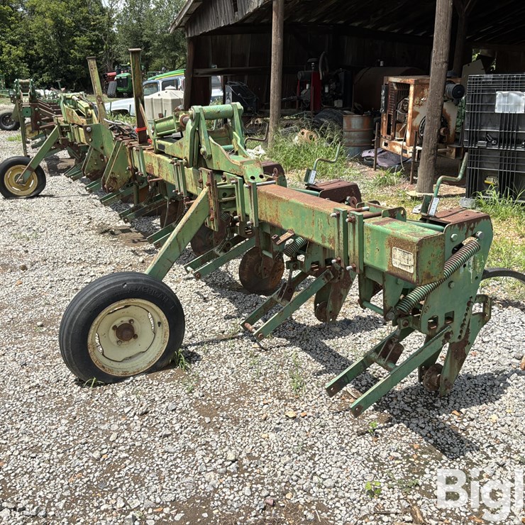 JOHN DEERE 885