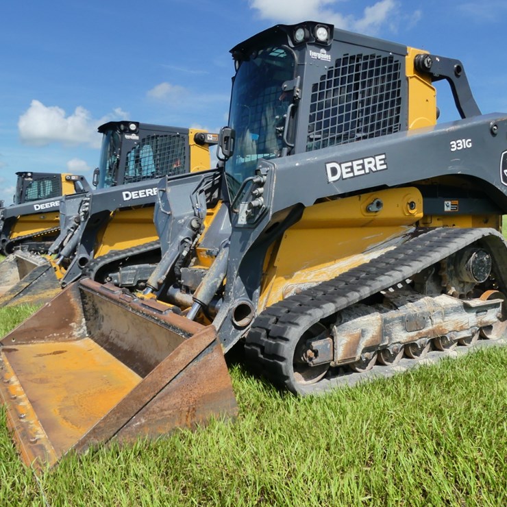 DEERE 331G