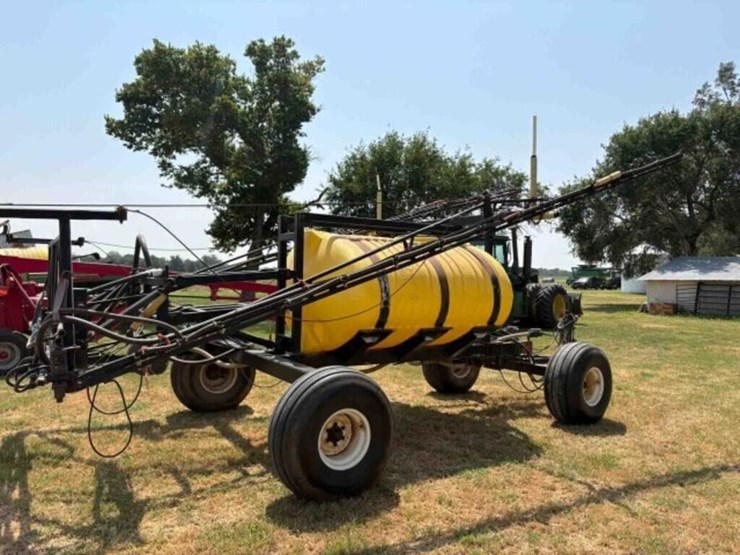 wako-1000-gallon-field-sprayer-image-4