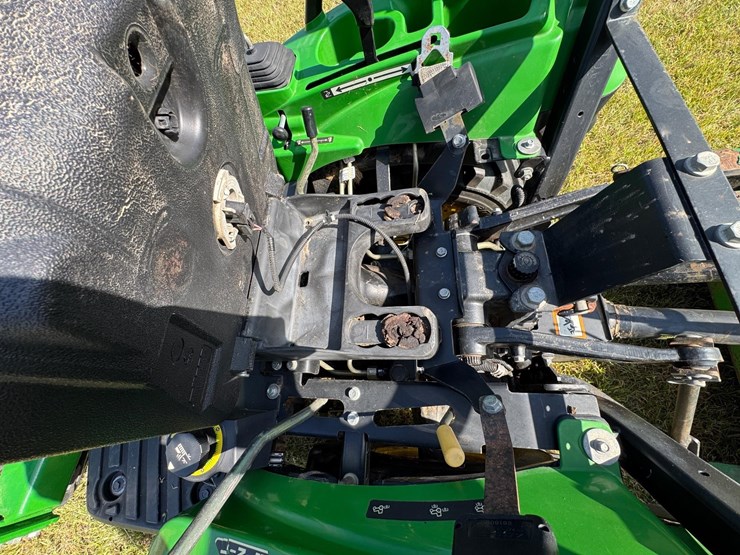2014-john-deere-1023e-image-45