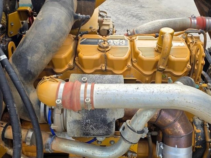 2011-caterpillar-740-image-51