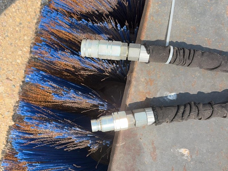 quick-attach-7’-sweeper-broom-attachment-image-13