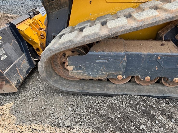 2021-deere-317g-image-17