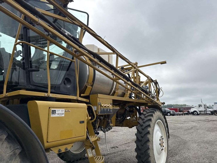 ag-chem-rogator-864-self-propelled-row-crop-spraye-image-10