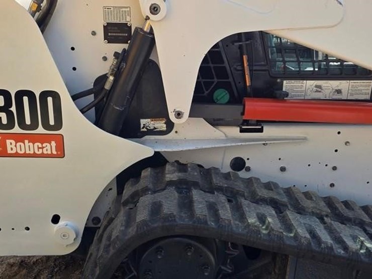 2010-bobcat-t300-image-15