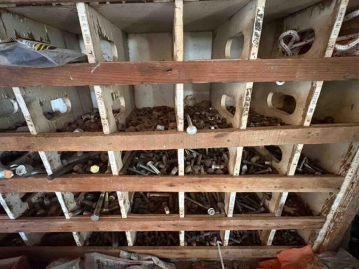 west-wall---bolts/nuts---staps---blades-etc.-image-3