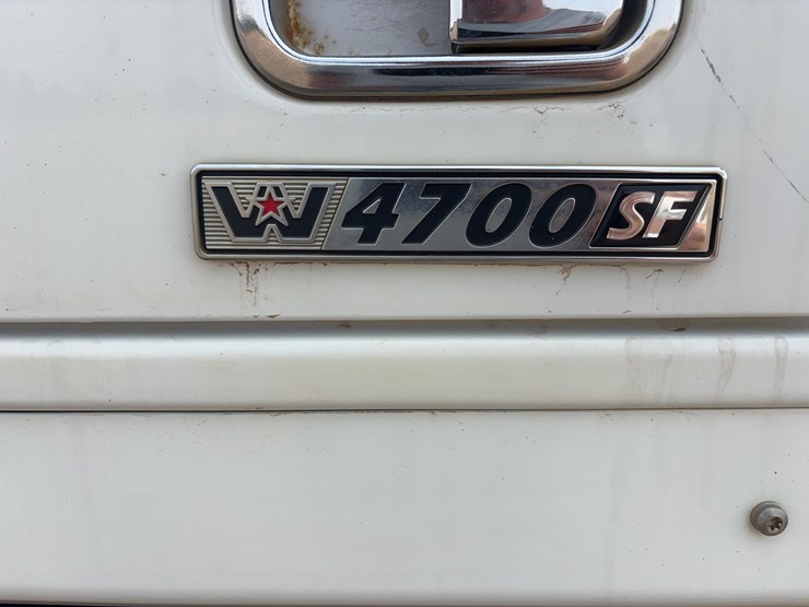 2015-western-star-w4700-semi-image-23