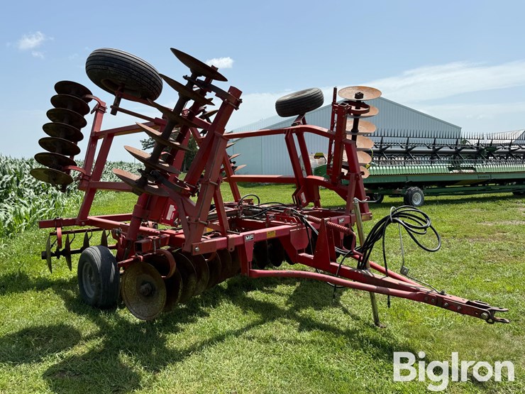 massey-ferguson-820-image-3