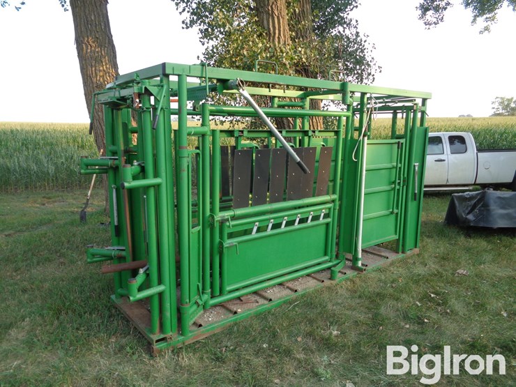 real-tuff-cattle-working-chute-image-3