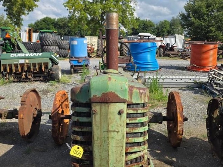 john-deere-tractor-(not-running)-image-17
