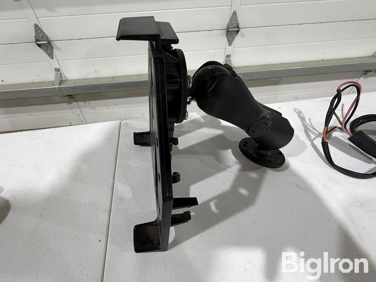 john-deere-cab-mounting-brackets-&-cab-accessories-image-16
