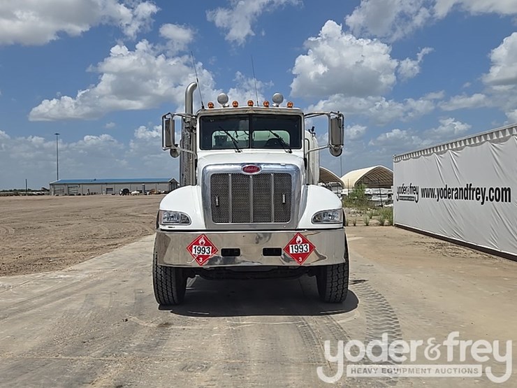 2014-peterbilt-348-image-8