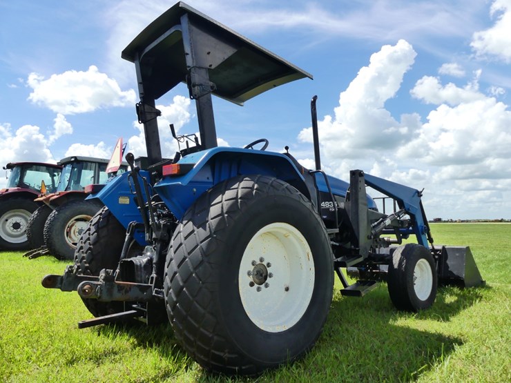 new-holland-4835-image-3