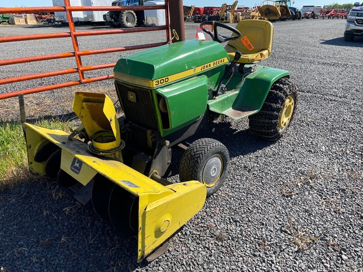 john-deere-300-image-1