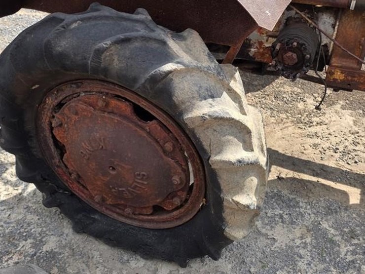 silver-king-tractor-(not-running)-106-image-12