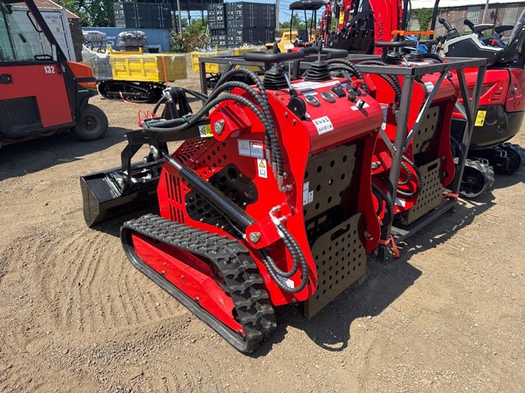 new-sd-lanch-co-mini-stand-on-skidloader-model-ssl60-image-5