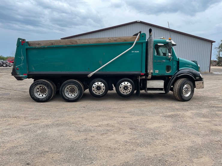 #142-•-2005-freightliner-dump-truck-(title-in-delay)-(denmark,-wi)-image-4