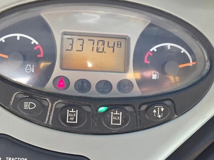 2010-bobcat-t300-image-54