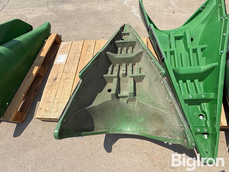 john-deere-poly-corn-head-snouts-image-17