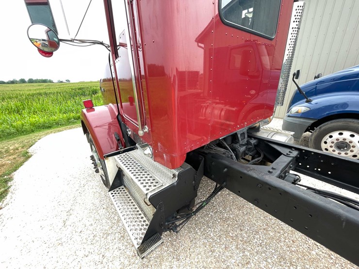 2006-kenworth-t800-image-18