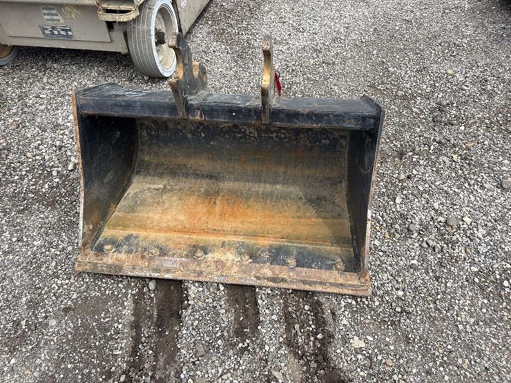 36in-smooth-mini-excavator-bucket-image-5