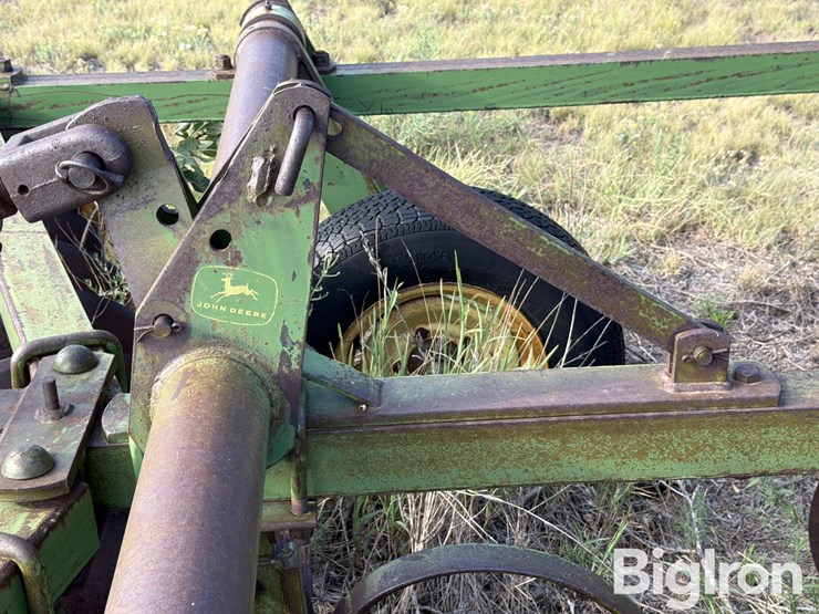 john-deere-12-image-15