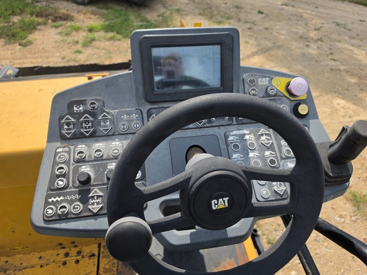 caterpillar-ap-1055f-image-32