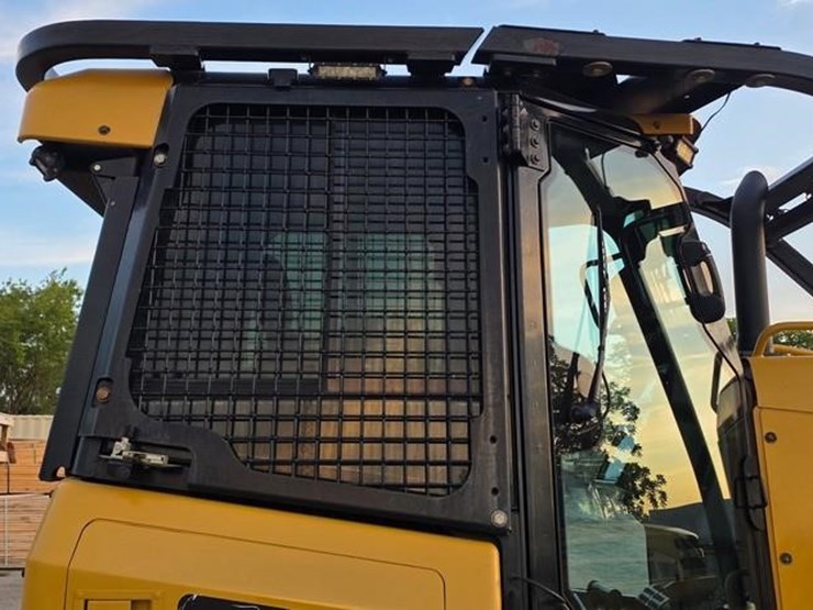 2017-caterpillar-d5k2-xl-image-34