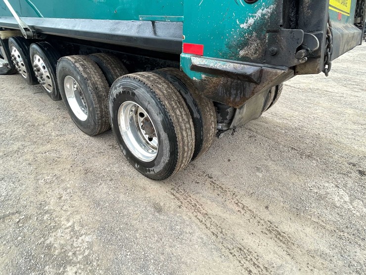 #142-•-2005-freightliner-dump-truck-(title-in-delay)-(denmark,-wi)-image-22