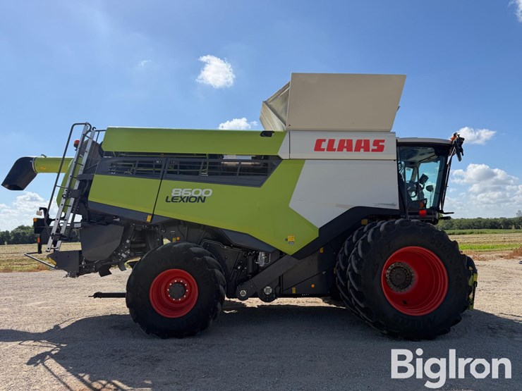 2022-claas-lexion-8600-image-5