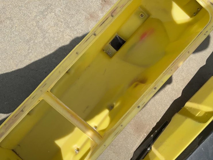 john-deere-3-bushel-poly-seed-boxes-image-19