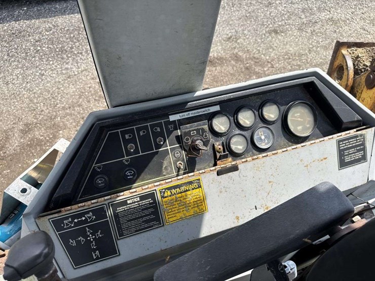 caterpillar-416b-image-21