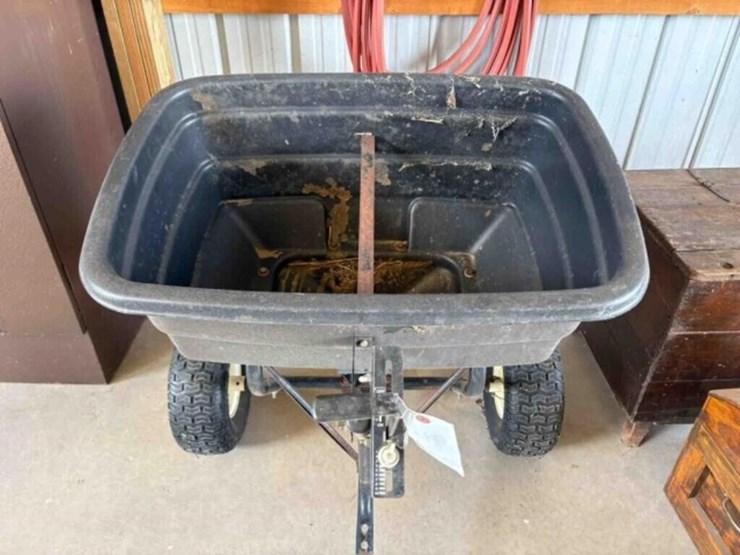 agri-fab-spreader-image-2